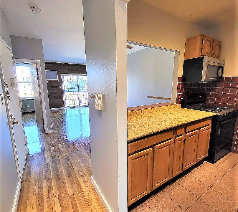 1st image of 130 15th St #3