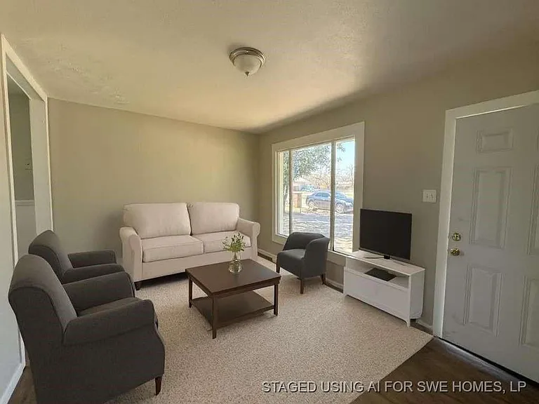 904 E Stanford St — Photo 4