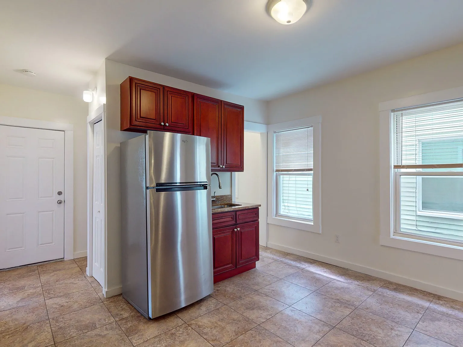 3 bed, 1221 sqft, $2,400 — Photo 3