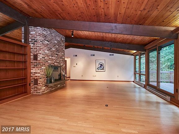 4th image of 979 Millwood Ln