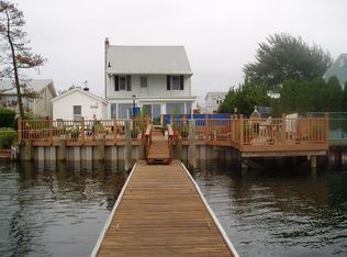 948 S Long Beach Ave, Freeport, NY 11520