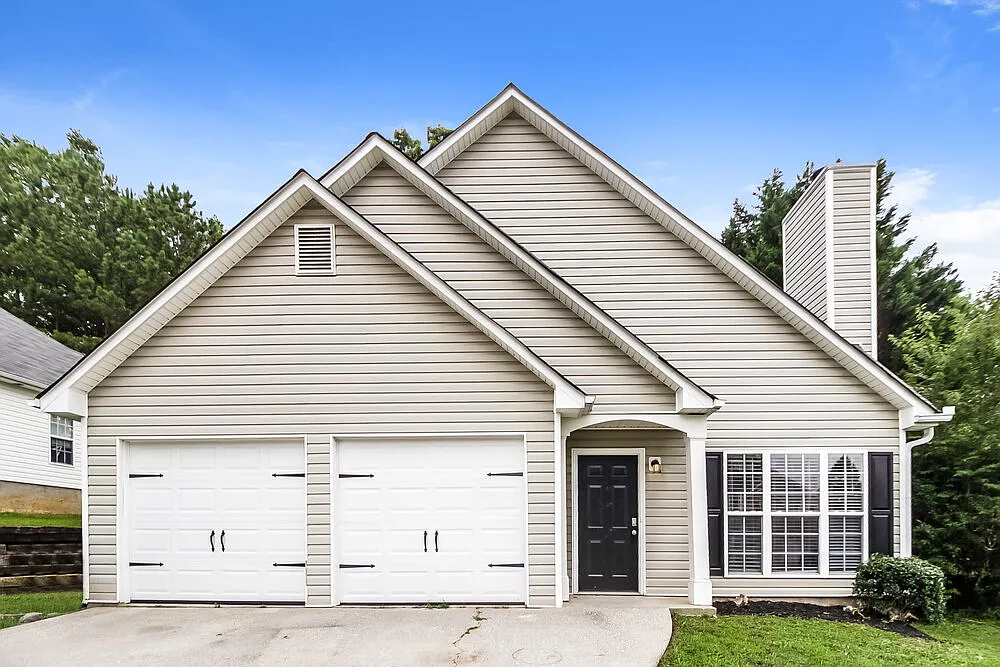 3 bed, 2.0 bath, 1396 sqft, $1,765 — Photo 1