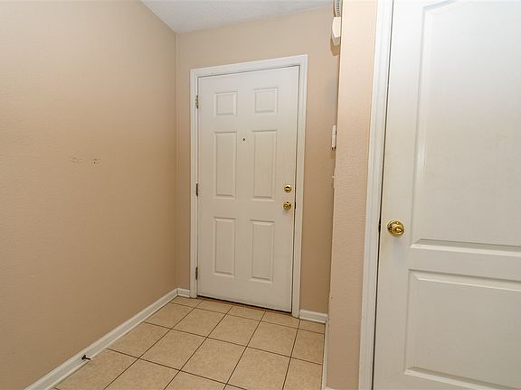 4th image of 221 E Pisa Pl