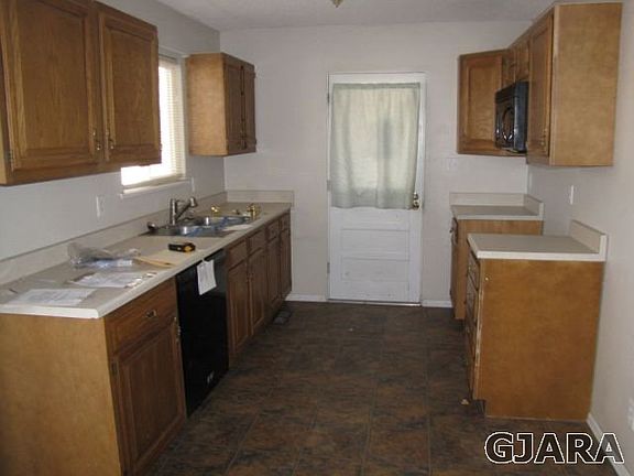 2nd image of 627 Lois St