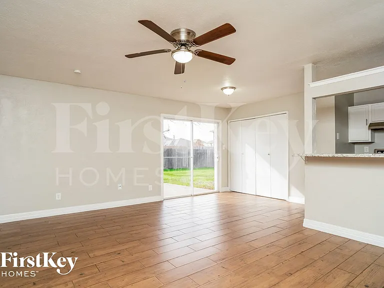 7000 Wildbriar Ct E — Photo 4
