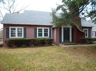 8415 N Fox Croft Ln, Milwaukee, WI 53217