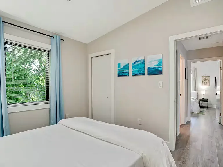 3260 Woodside Ave — Photo 12