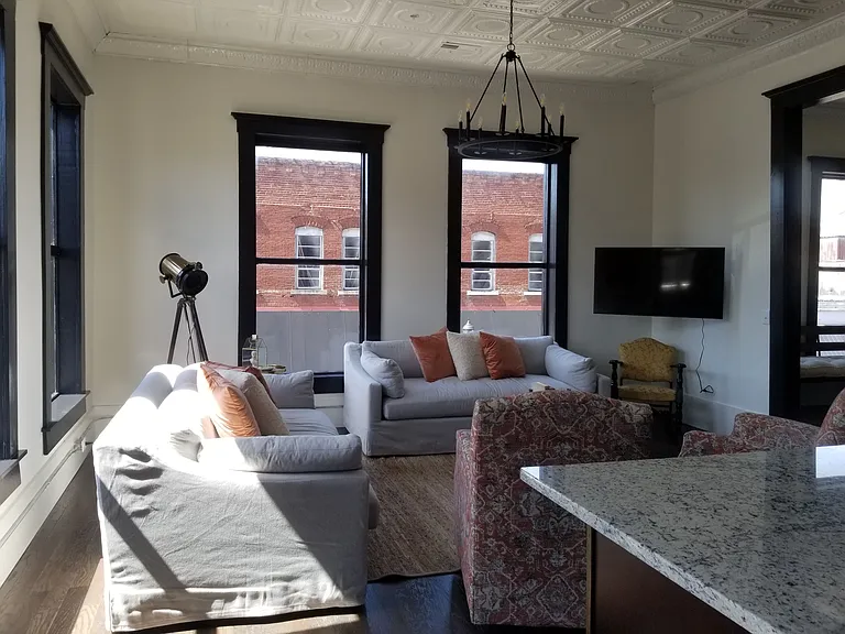 2 bed, 2.0 bath, 1600 sqft, $2,500 — Photo 72