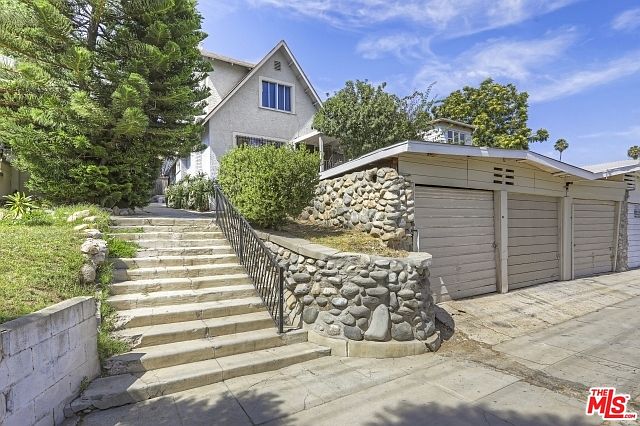1st image of 6127 Piedmont Ave #1/2