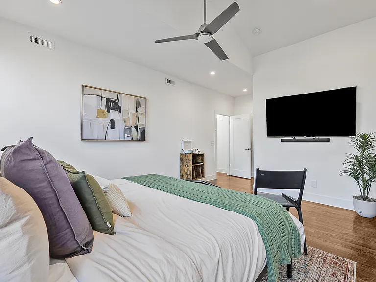 1806 Pearl St — Photo 26