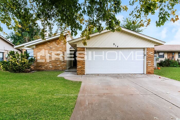 1st image of 914 W Ridgecrest Way