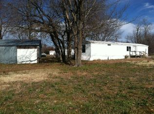 610 E 10th St, Le Roy, KS 66857