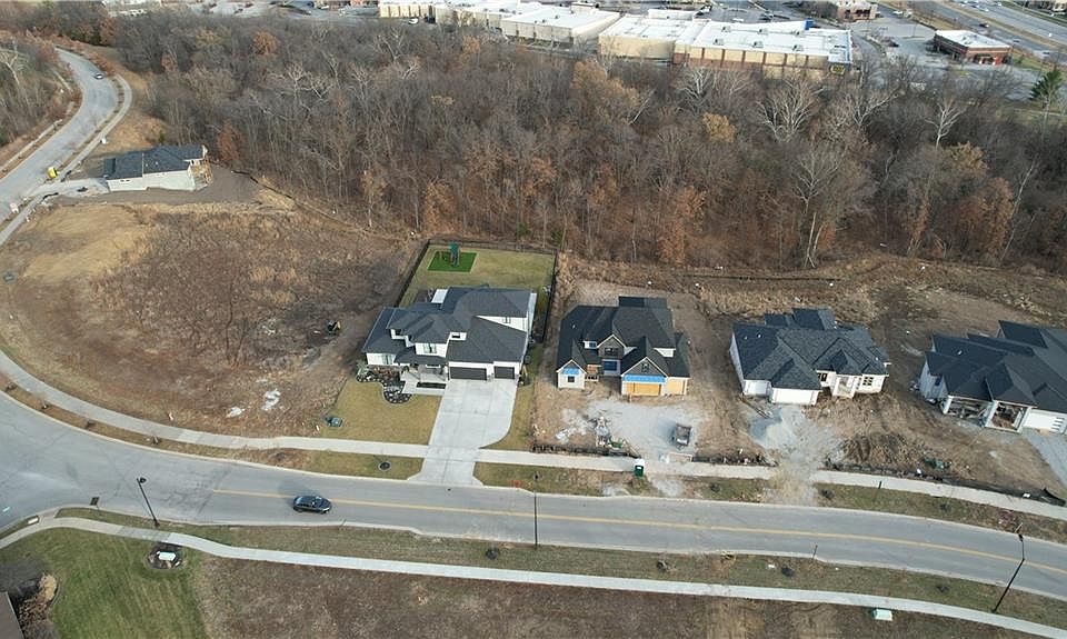 2nd image of 8703 NE Shoal Creek Valley Dr