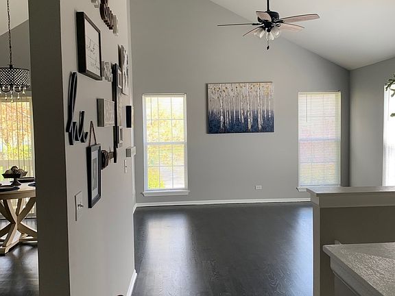 3rd image of 880 Essex Cir