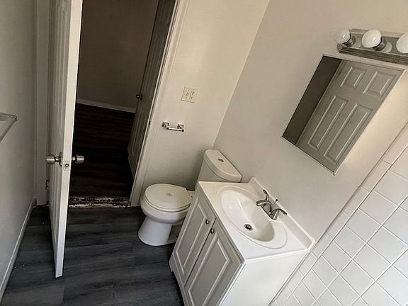 4th image of 2495 Main St #3