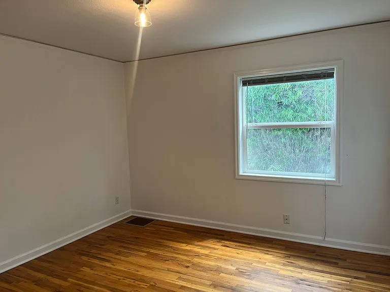 128 N Saratoga St — Photo 11
