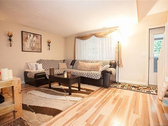 5th image of 365 Woodford Ave APT 17