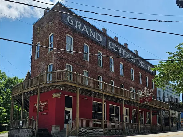 37 S Main St, Eureka Springs, AR 72632