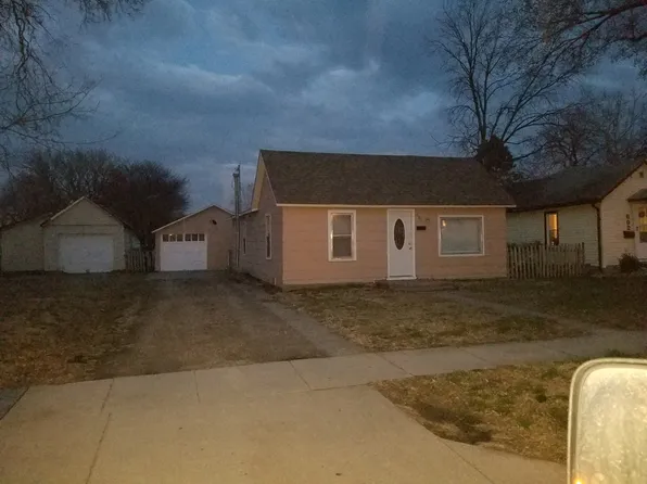 604 Oak St, Wamego, KS 66547