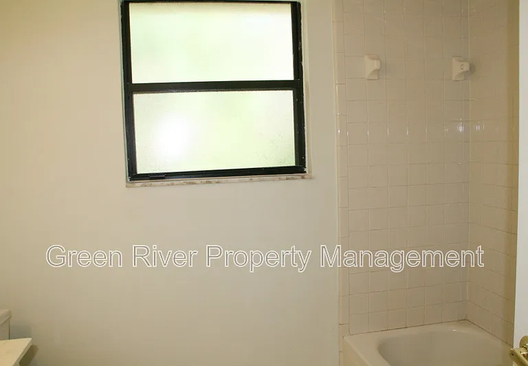 6106 Pine Ave — Photo 23