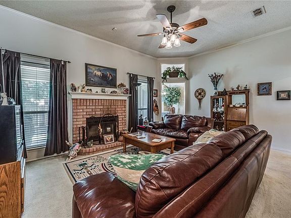 3rd image of 6028 Maple Leaf Dr