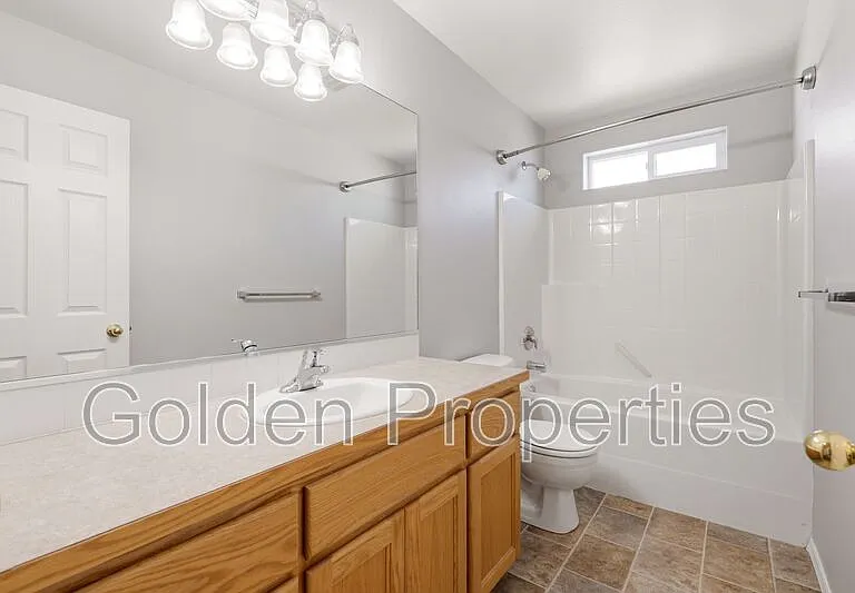 10654 N Seaside St — Photo 8
