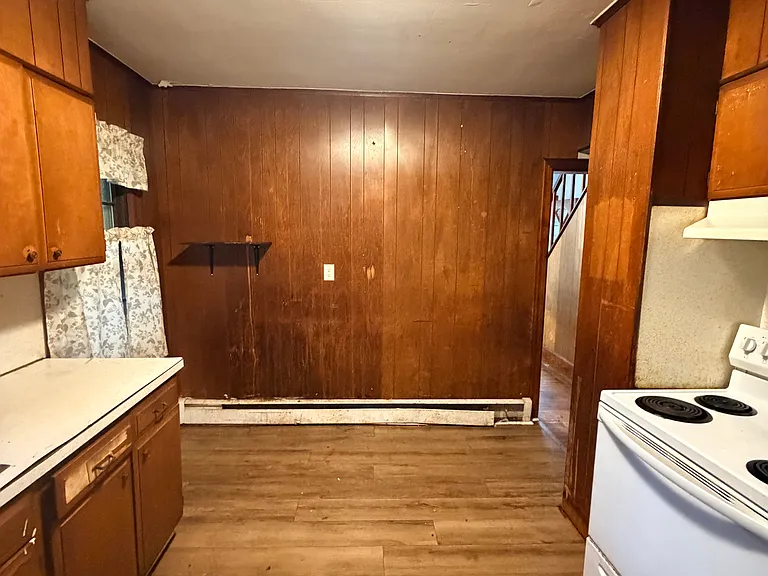 183 Laurel St — Photo 3
