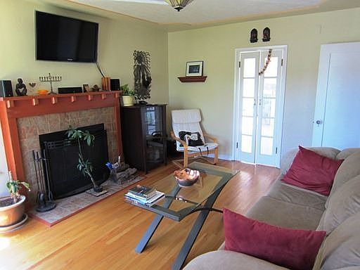 4th image of 3318 N Mountain View Dr