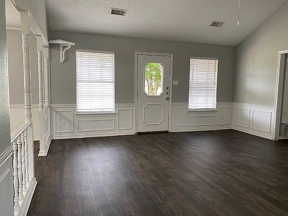 4th image of 2904 Spring Valley Rd