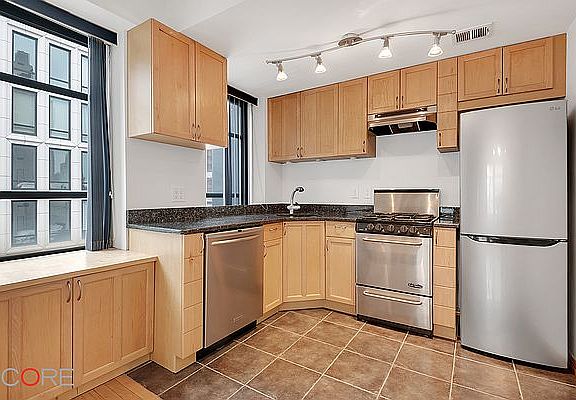 4th image of 43 W 61st St APT 23Y