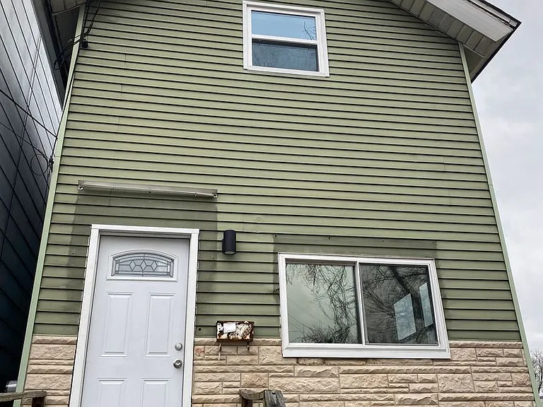4933 Yew St — Photo 1