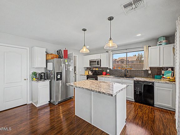 5th image of 1070 E LOWELL Court