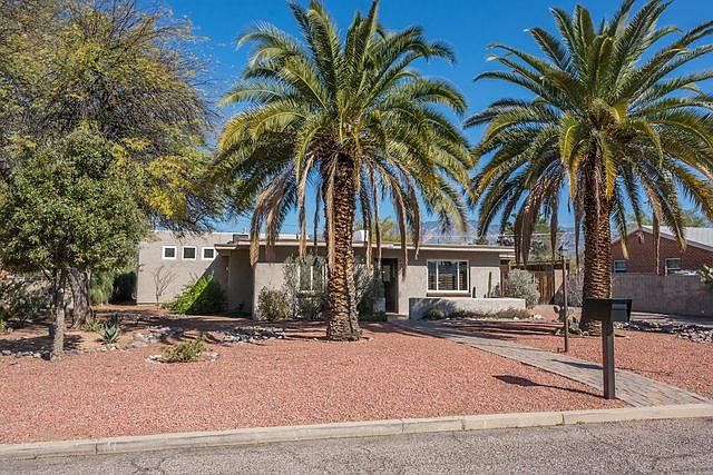 1st image of 2717 E La Cienega Dr