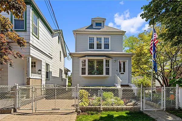 1st image of 928 Revere Ave