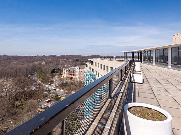 5th image of 10401 Grosvenor Pl APT 1424