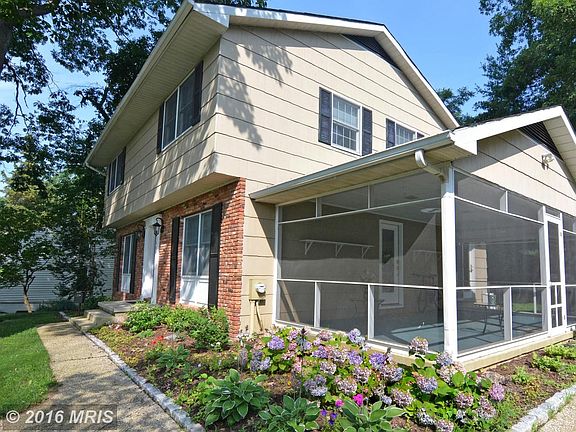 Screened in porch for old fashioned summers