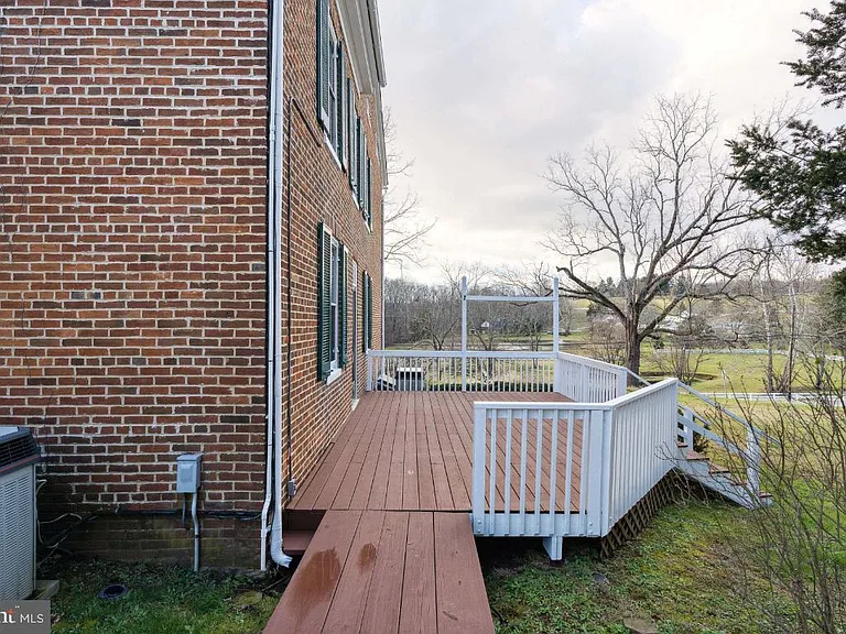 15615 Falls Rd — Photo 48