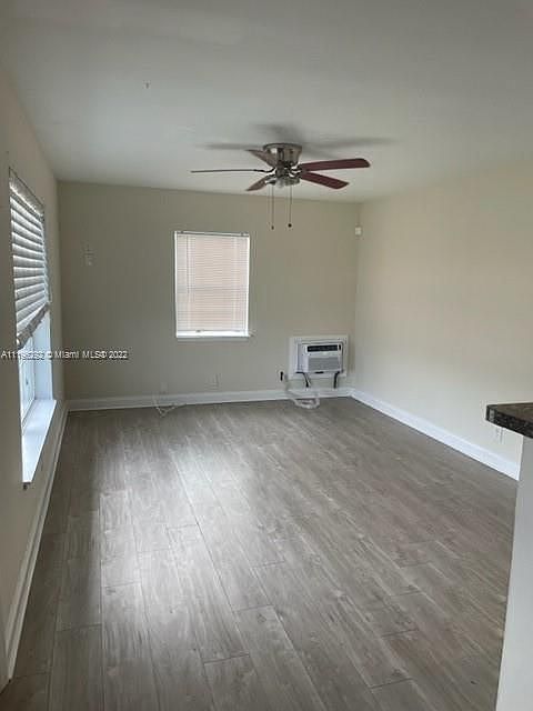 1st image of 404 SE 30th St #404