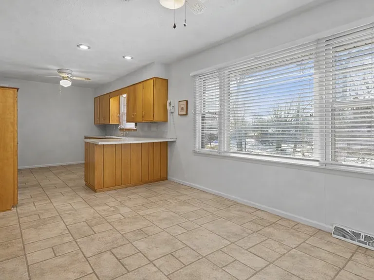 2540 E Eastgate Ln — Photo 6