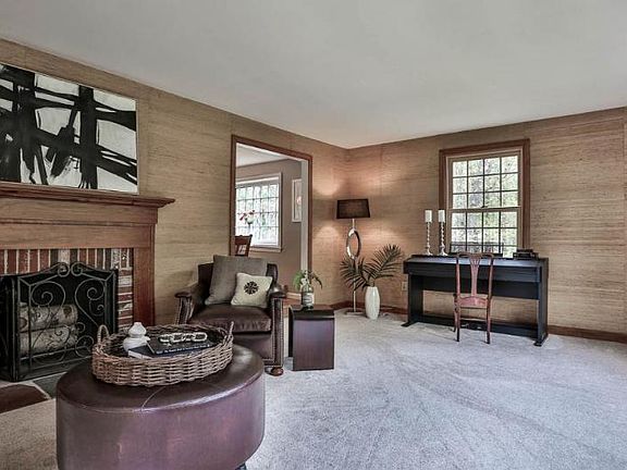 5th image of 28 Jefferson Dr