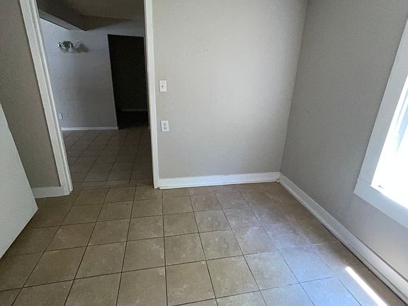 4th image of 309 Glenmore Dr #A