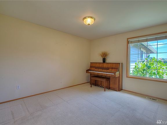 3rd image of 1211 G St SE