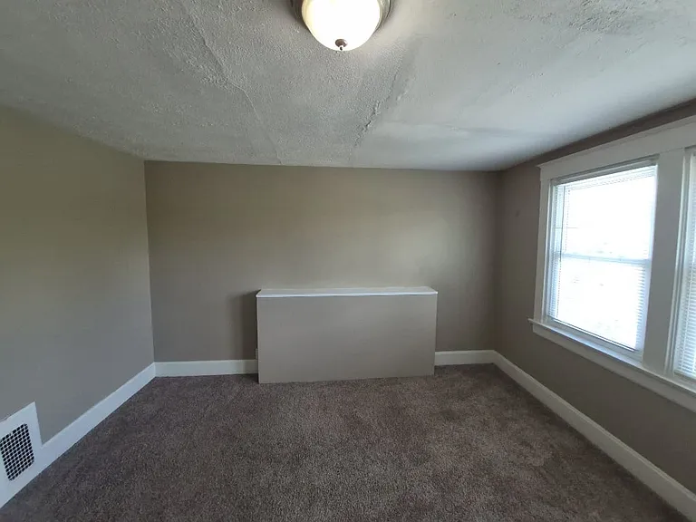 4939 Western Hills Ave — Photo 10