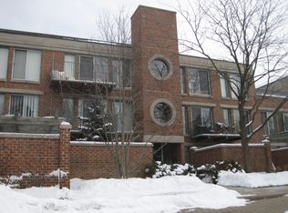 7050 Arbor Ln UNIT 201, Northfield, IL 60093