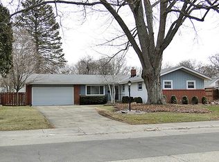 341 Eastgate St, Algonquin, IL 60102