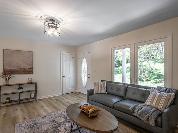 2nd image of 3508 Shelby Cir