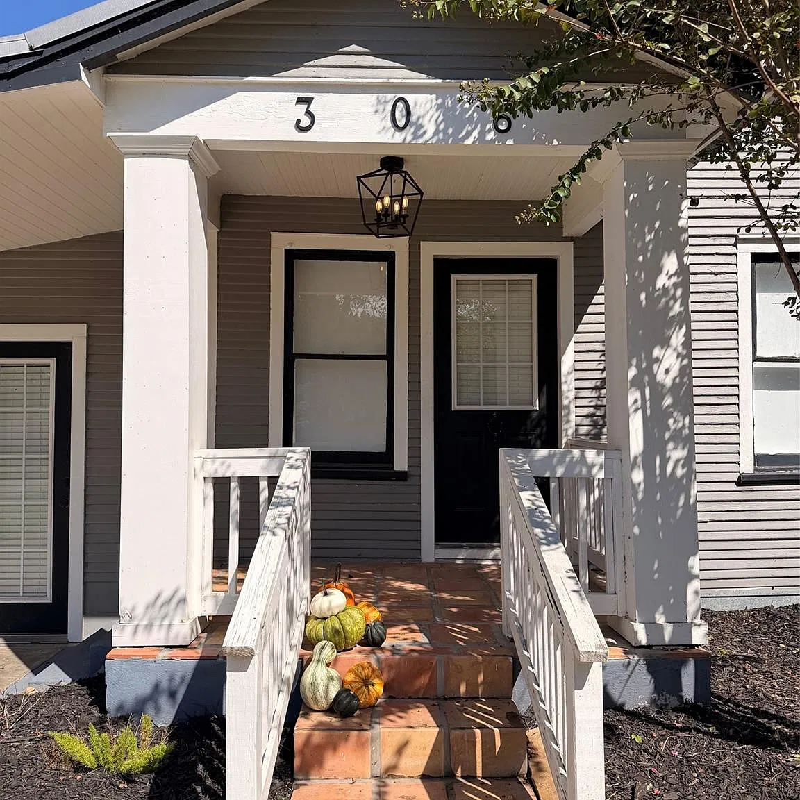 2 bed, 1.0 bath, 800 sqft, $1,350 — Photo 1