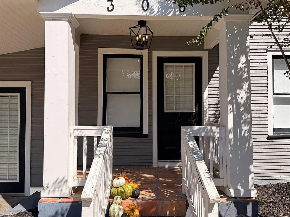 306 Jones St