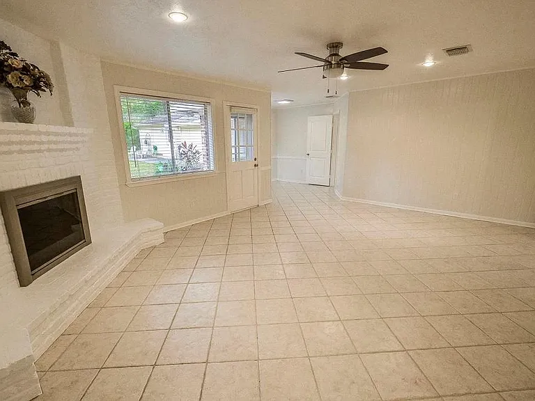 25602 Oakhurst Dr — Photo 7