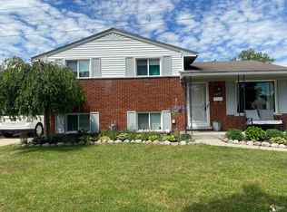 9622 Mueller St, Taylor, MI 48180